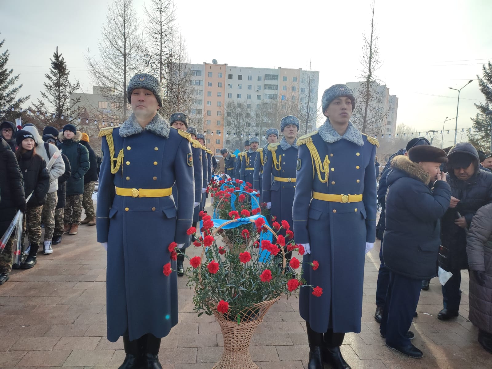 Елордада Ауған соғысында қаза болған қазақстандық жауынгерлердің мемориалына гүл шоқтары қойылды